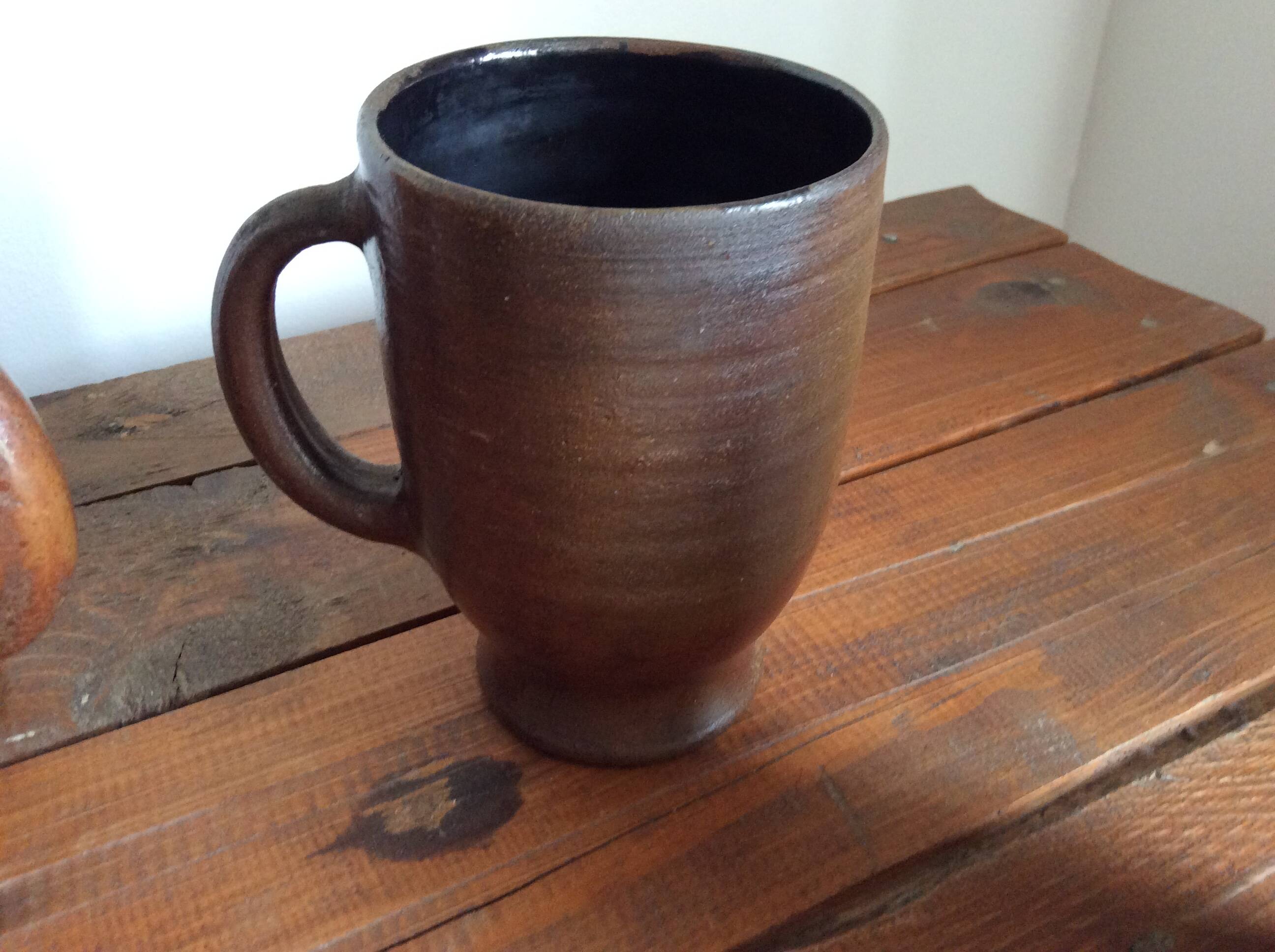 6 stoneware mugs
