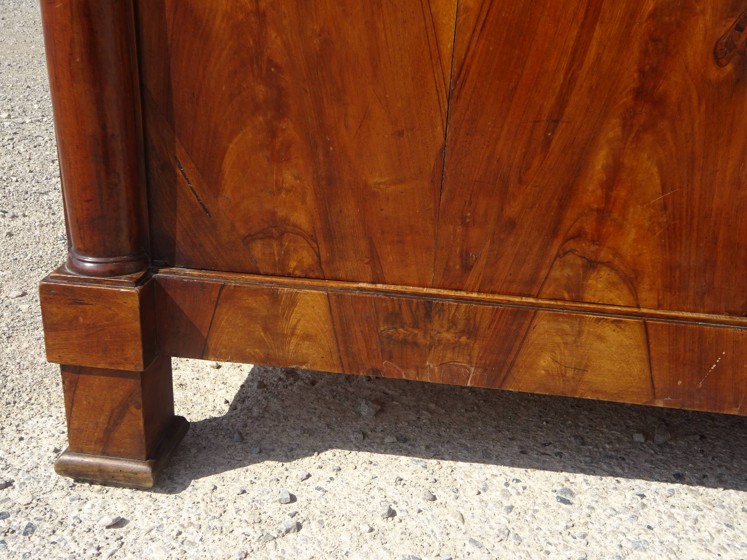 Antique buffet à colonnes semi détachées style Empire