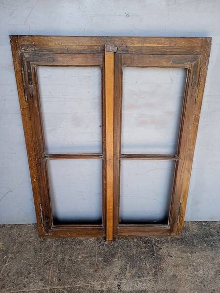 18th century chestnut window 107/83cm