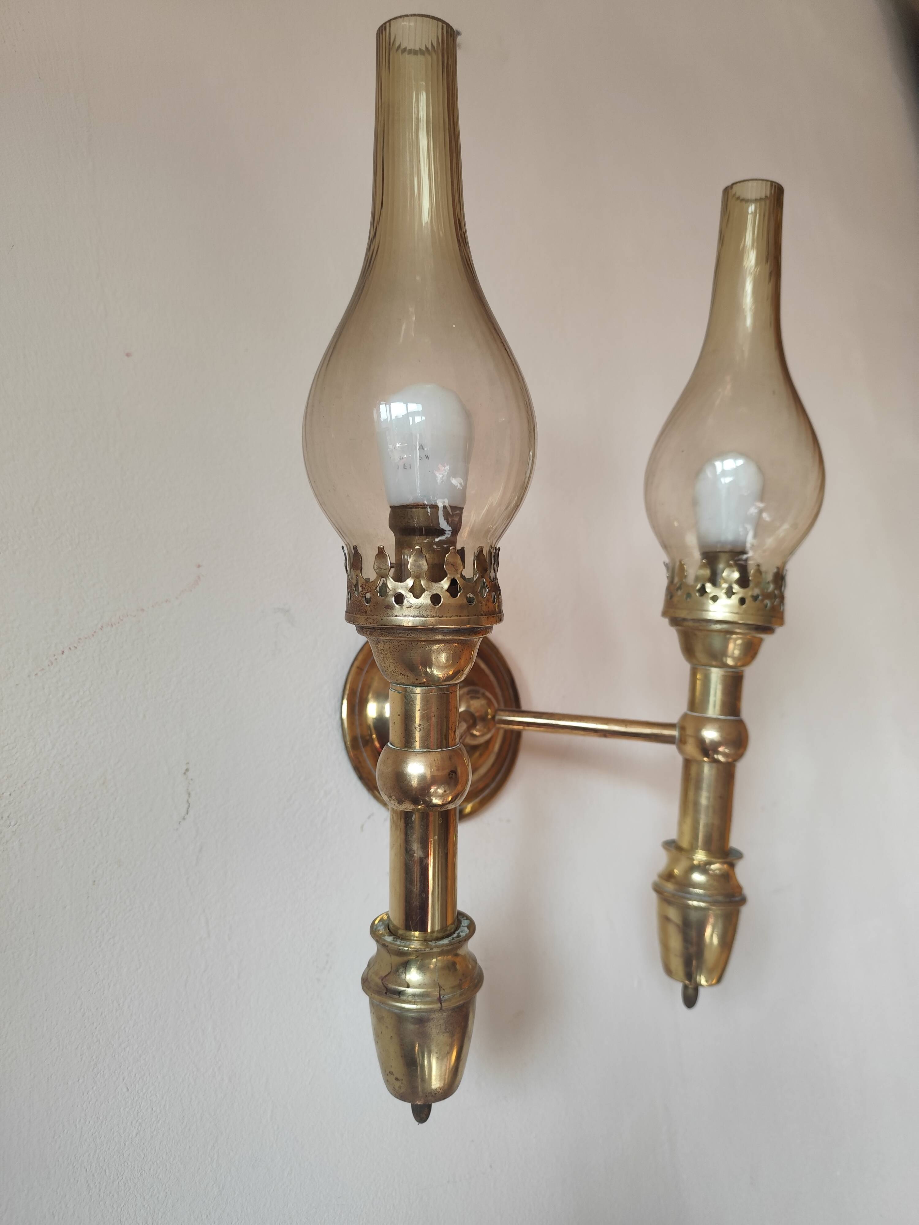 2-light wall light in brass and glass tulips