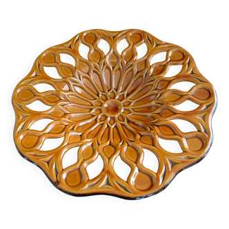 Cut-out ceramic fruit bowl