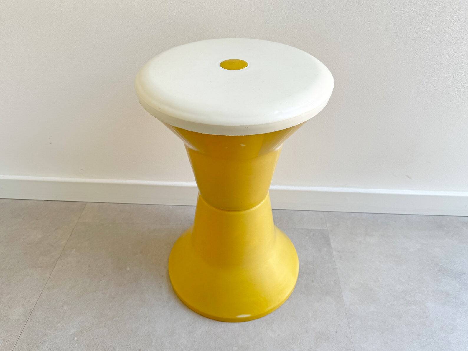 Space Age diabolo stool - Tam Tam