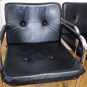 Set of 4 leather and tubular steel armchairs
