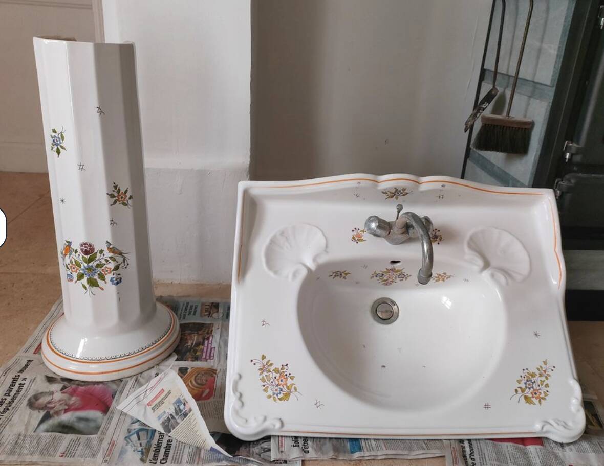 Lavabo colonne décor moustiers