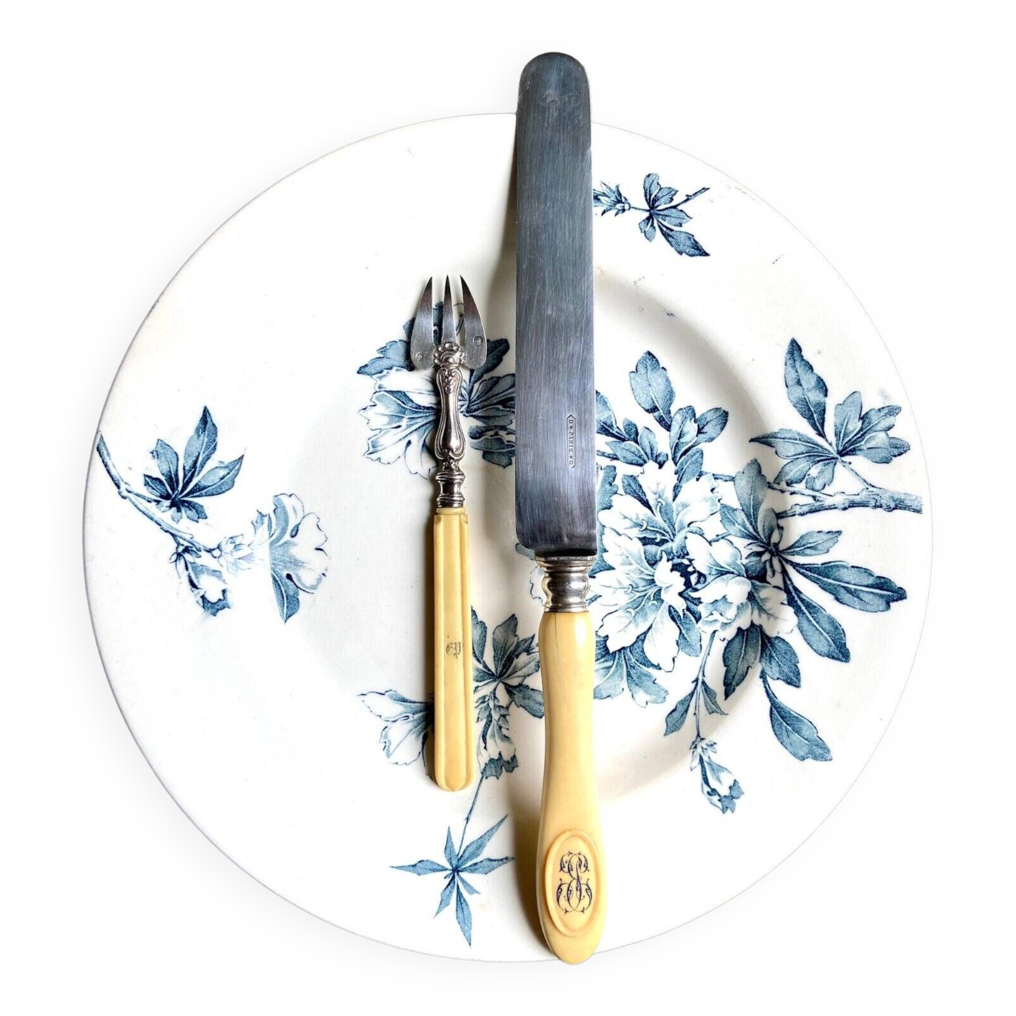 17 knives in steel, silver and monogrammed bone JE, late nineteenth century