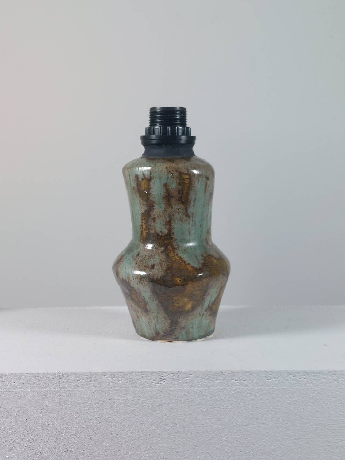 Lampe de table en céramique artisanale vintage du milieu du siècle