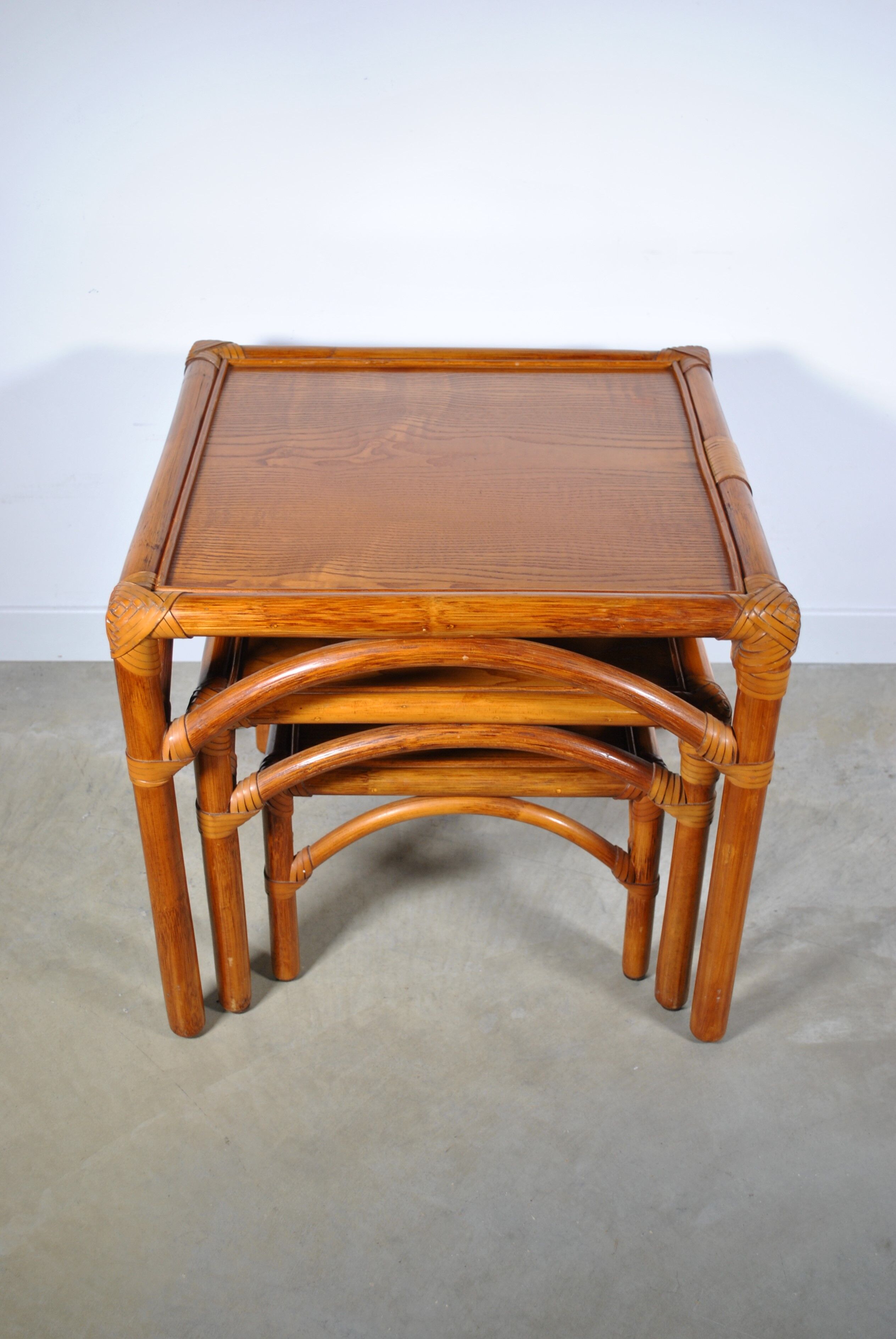 Rattan trundle table 1980