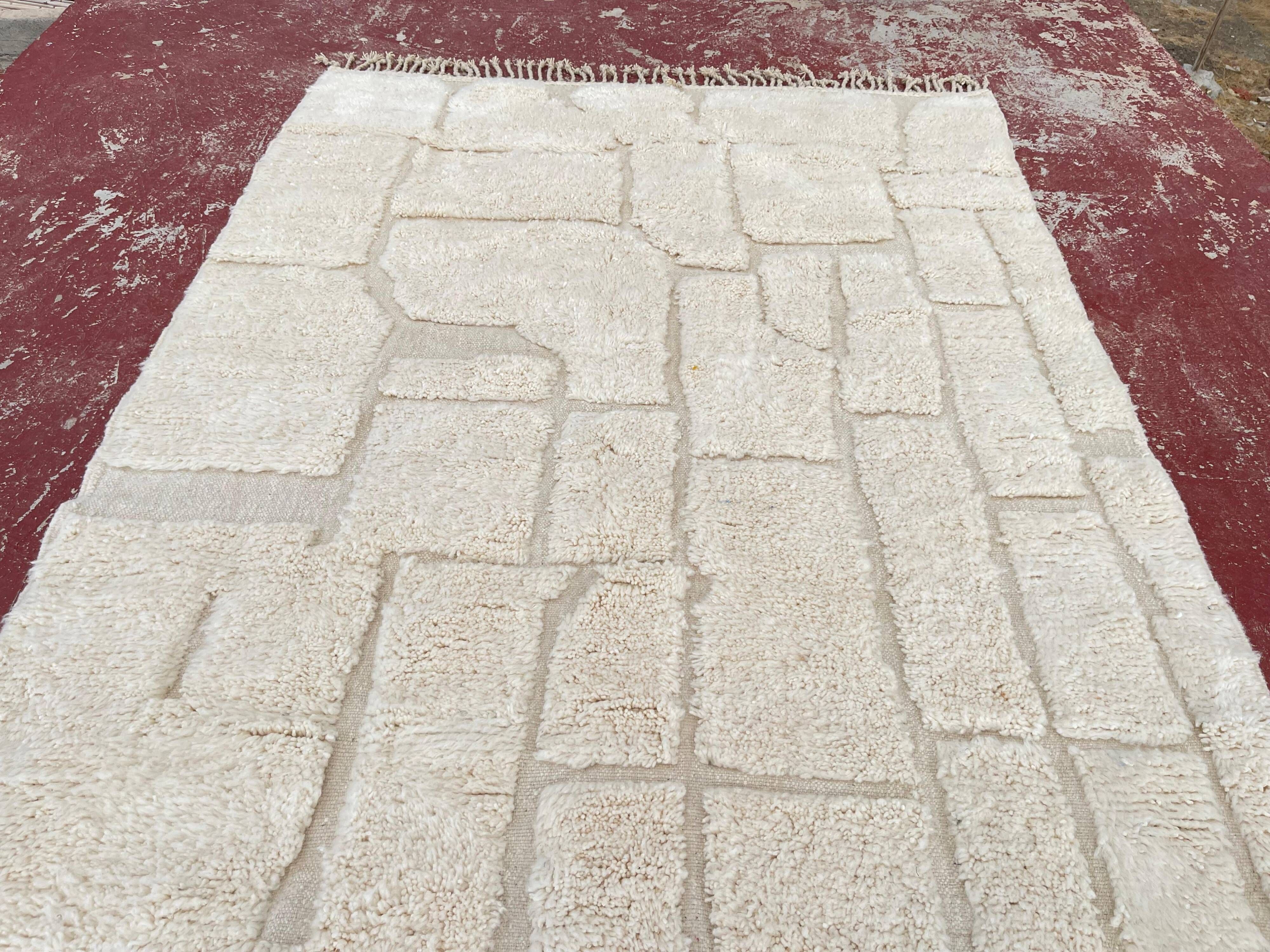 **Moroccan Berber rug in ecru 300x200 cm – raised geometric pattern**
