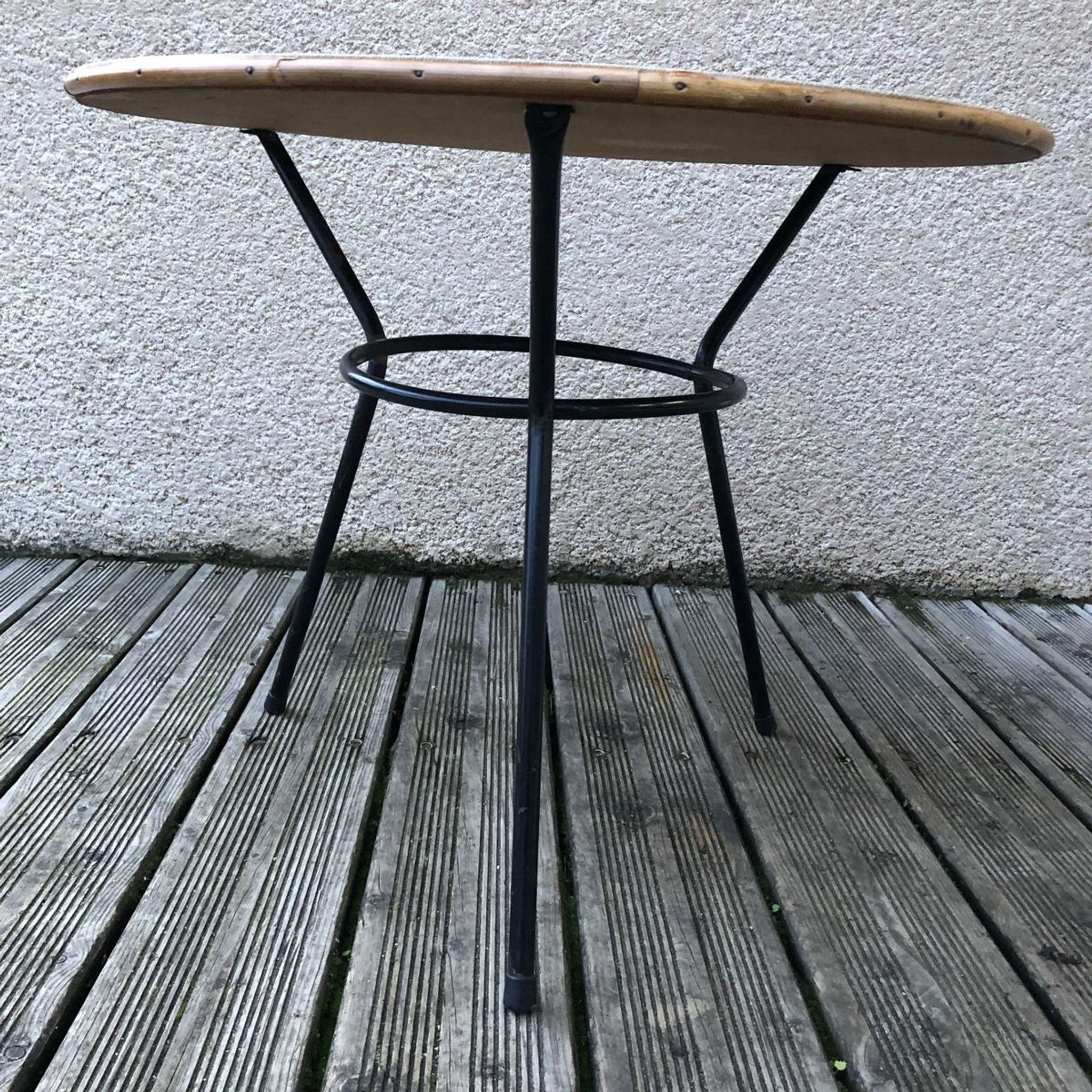 Table basse tripode en fer 1950s