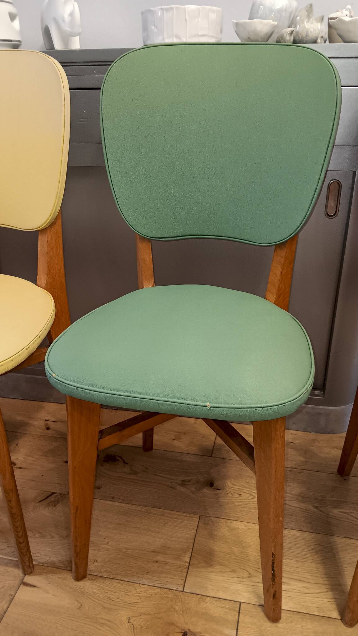 6 vintage chairs from the 50s/60s, wooden structure and skai covering.