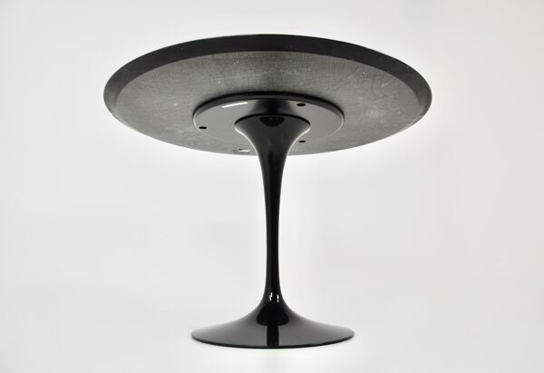 Table de salle à manger noire par Eero Saarinen pour Knoll,  2010