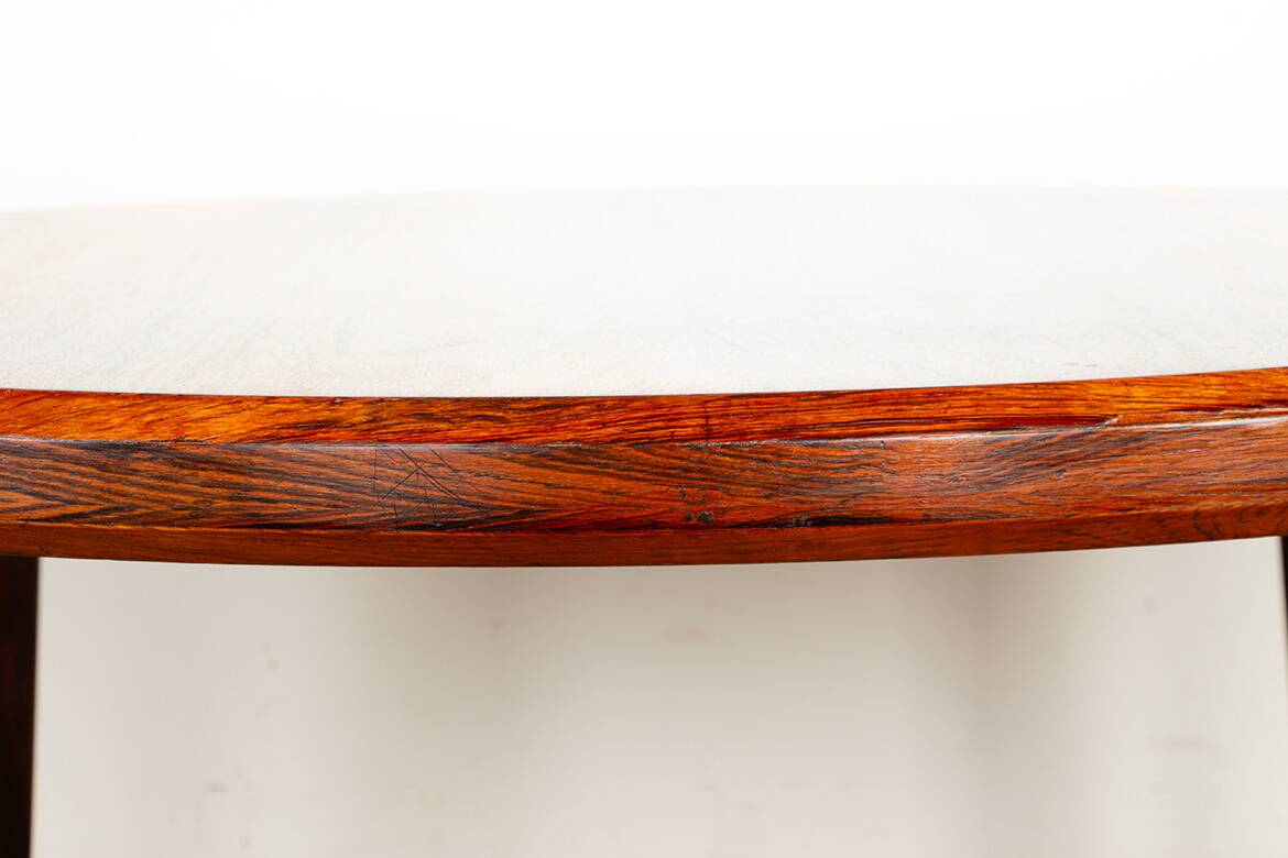 Danish round rosewood coffee table model 283 by Johannes Andersen.