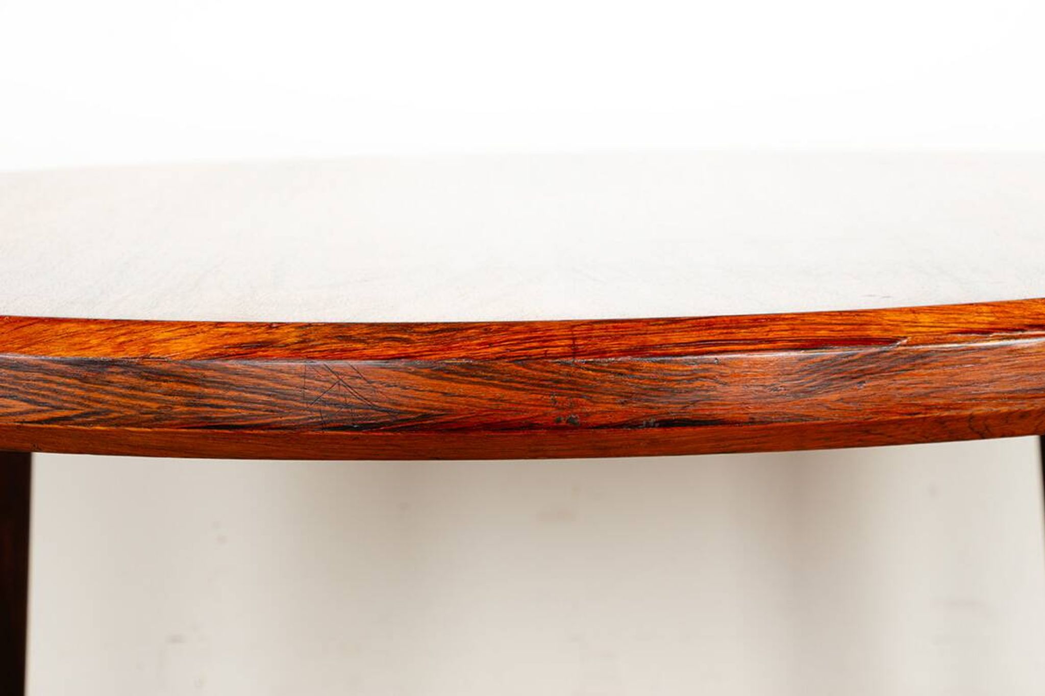 Danish round rosewood coffee table model 283 by Johannes Andersen.