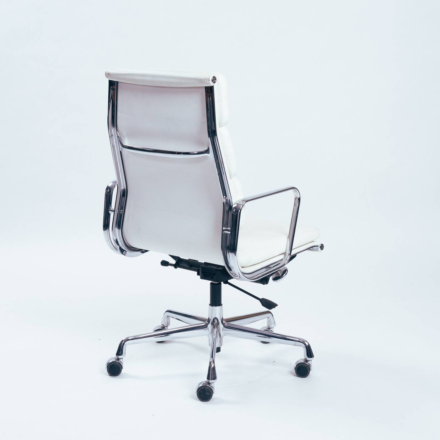 Vitra Eames EA 219 highback softpad deskchair in white leather, 1990s