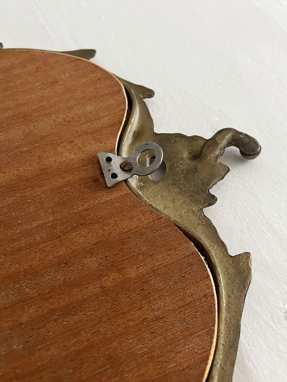 Miroir classique rocaille en laiton doré vintage