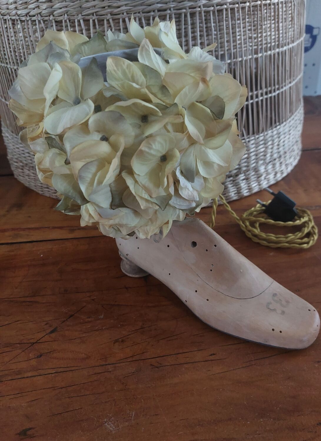 Table lamp wood shoe tree