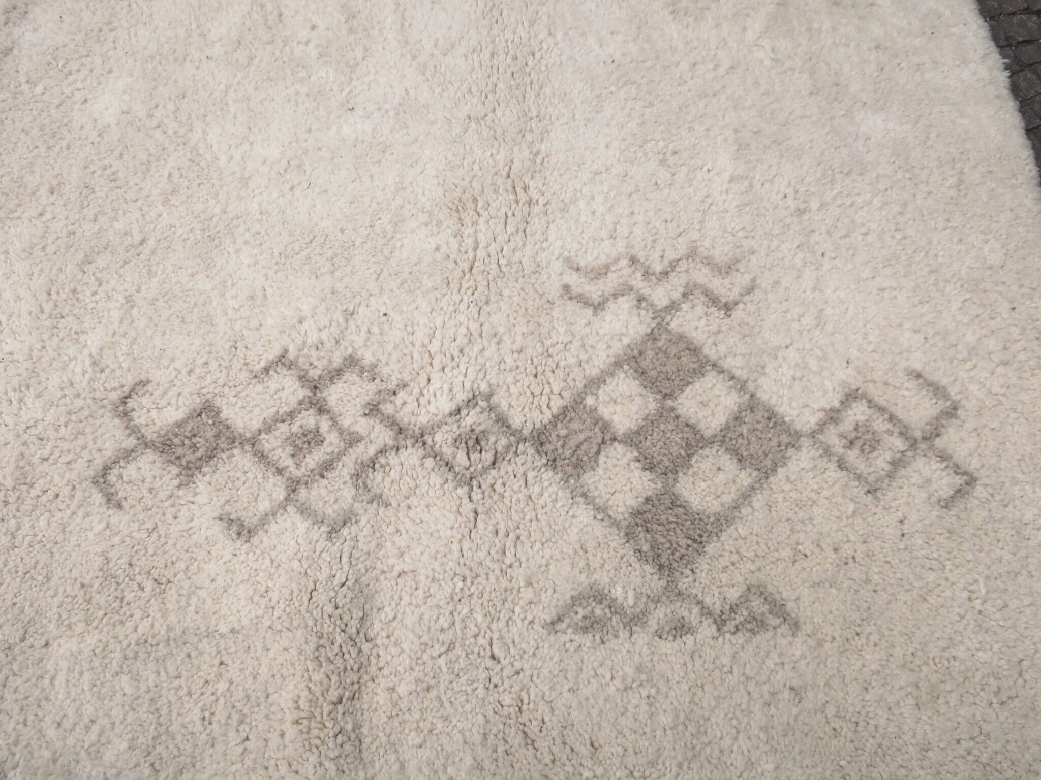 Mid century Moroccan hand-knotted wool Beni-Ourain carpet 230cm x 330cm