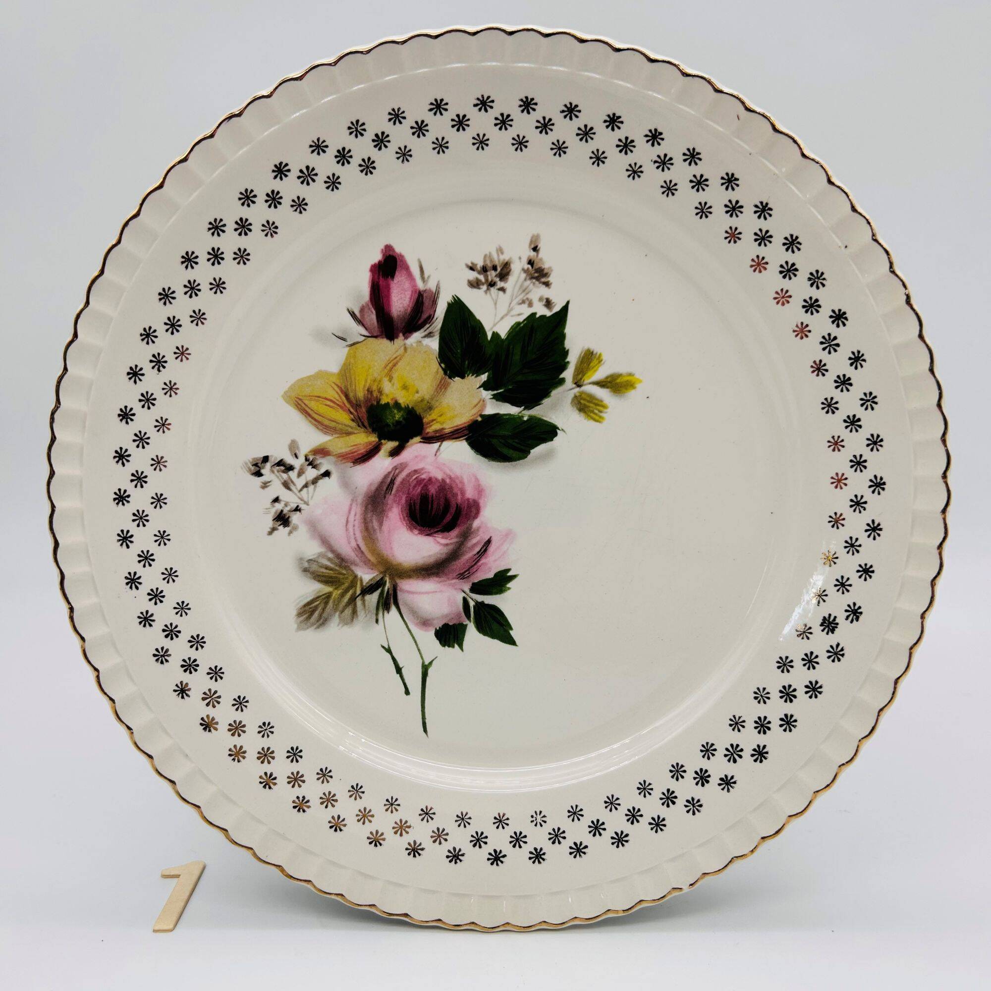 Set of 6 flat plates. Digoin Sarreguemines. Bouquet model.