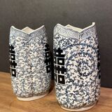 Pair of trilobed Chinese porcelain vases decorated with Chinese ideograms