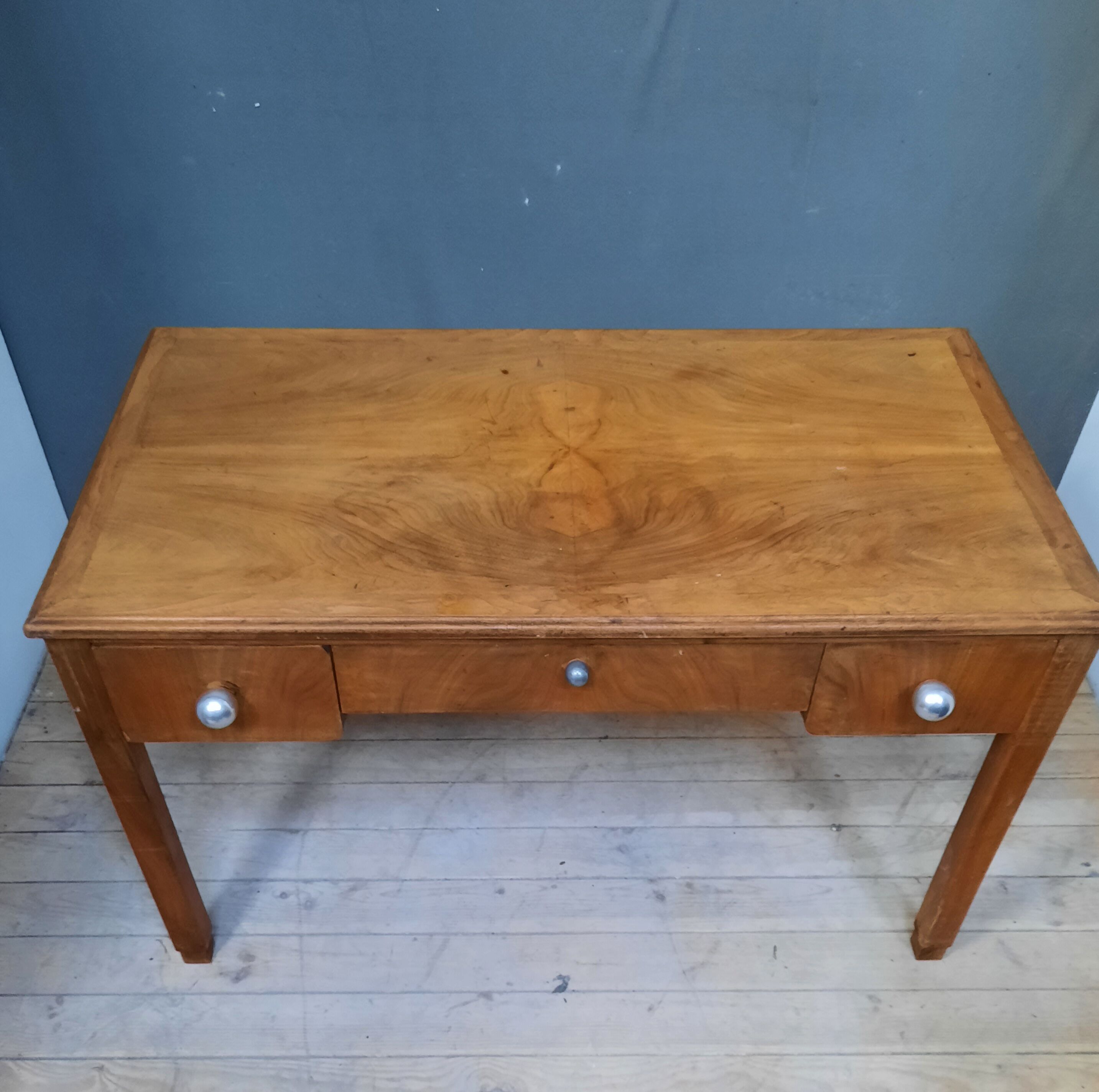 Bureau flat in light walnut year 1930