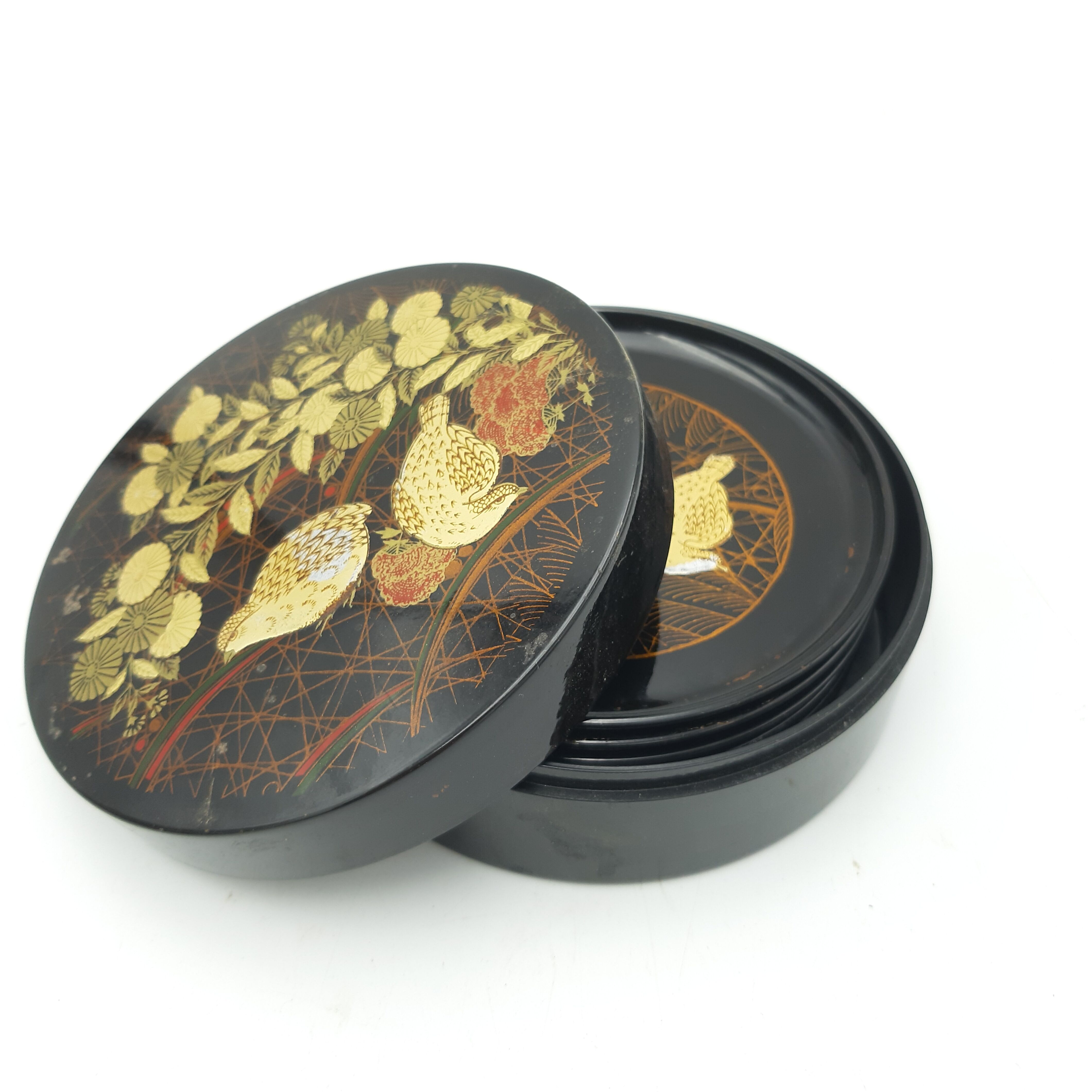 Box of lacquered and gilded underglass