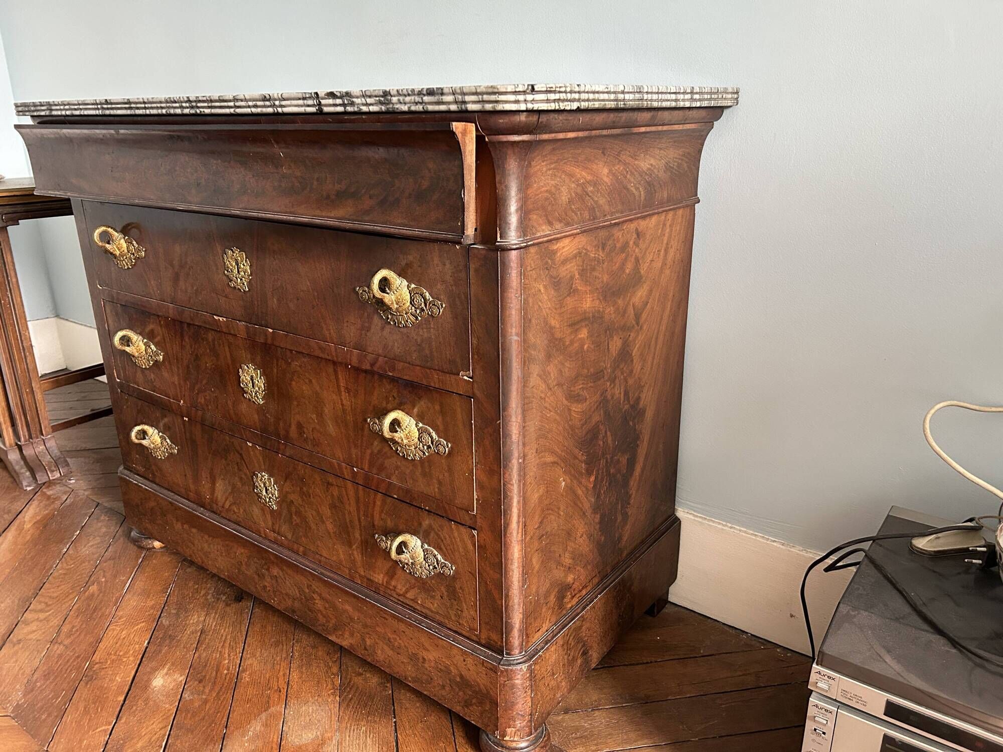 Louis-Philippe chest of drawers in mahogany, thick marble top – 19th century