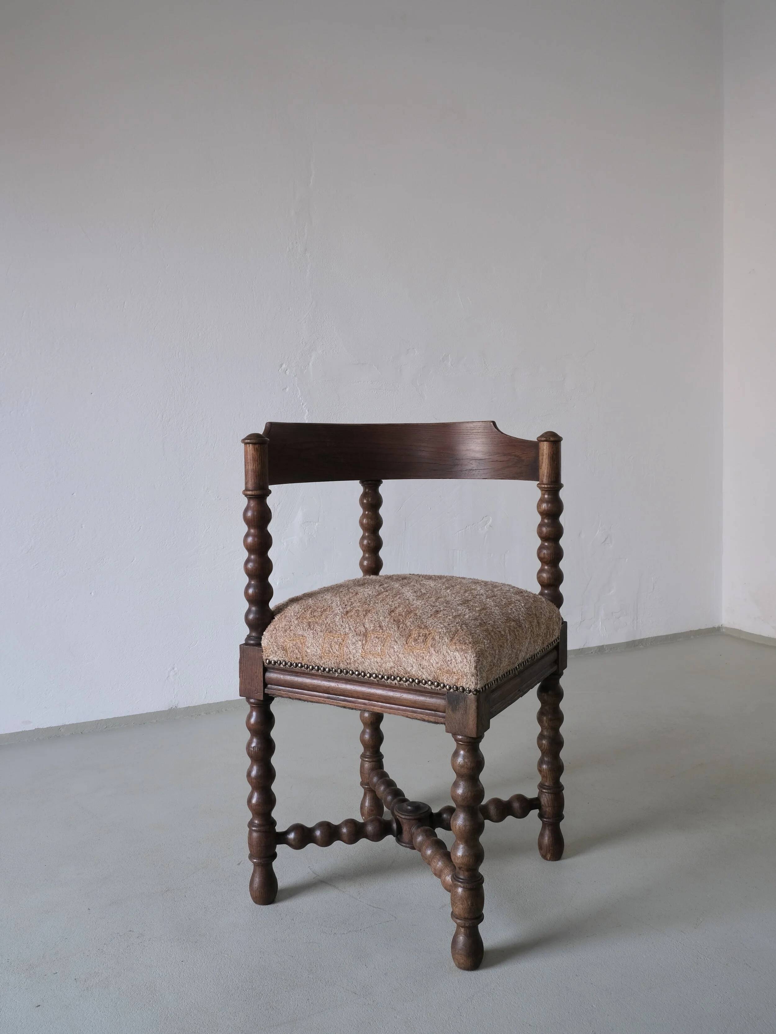 Chaise d'angle ancienne à bobine tournée