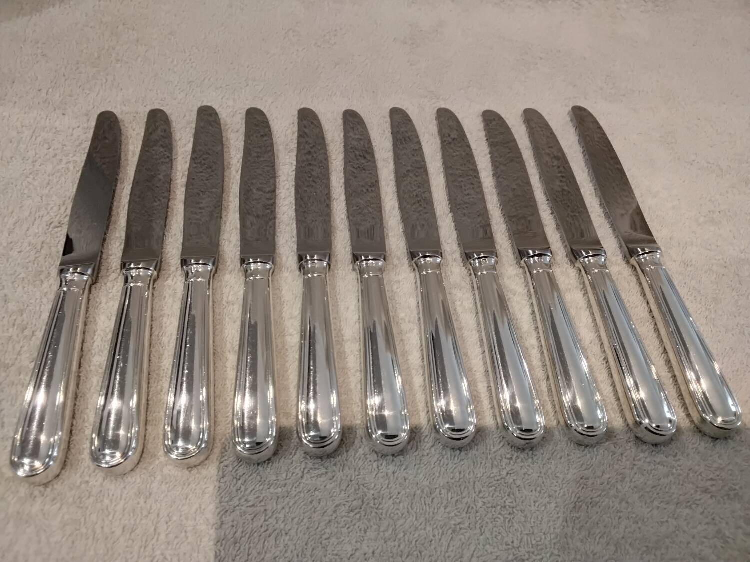 11 silver-plated dessert knives by Christofle silversmiths, Albi pattern