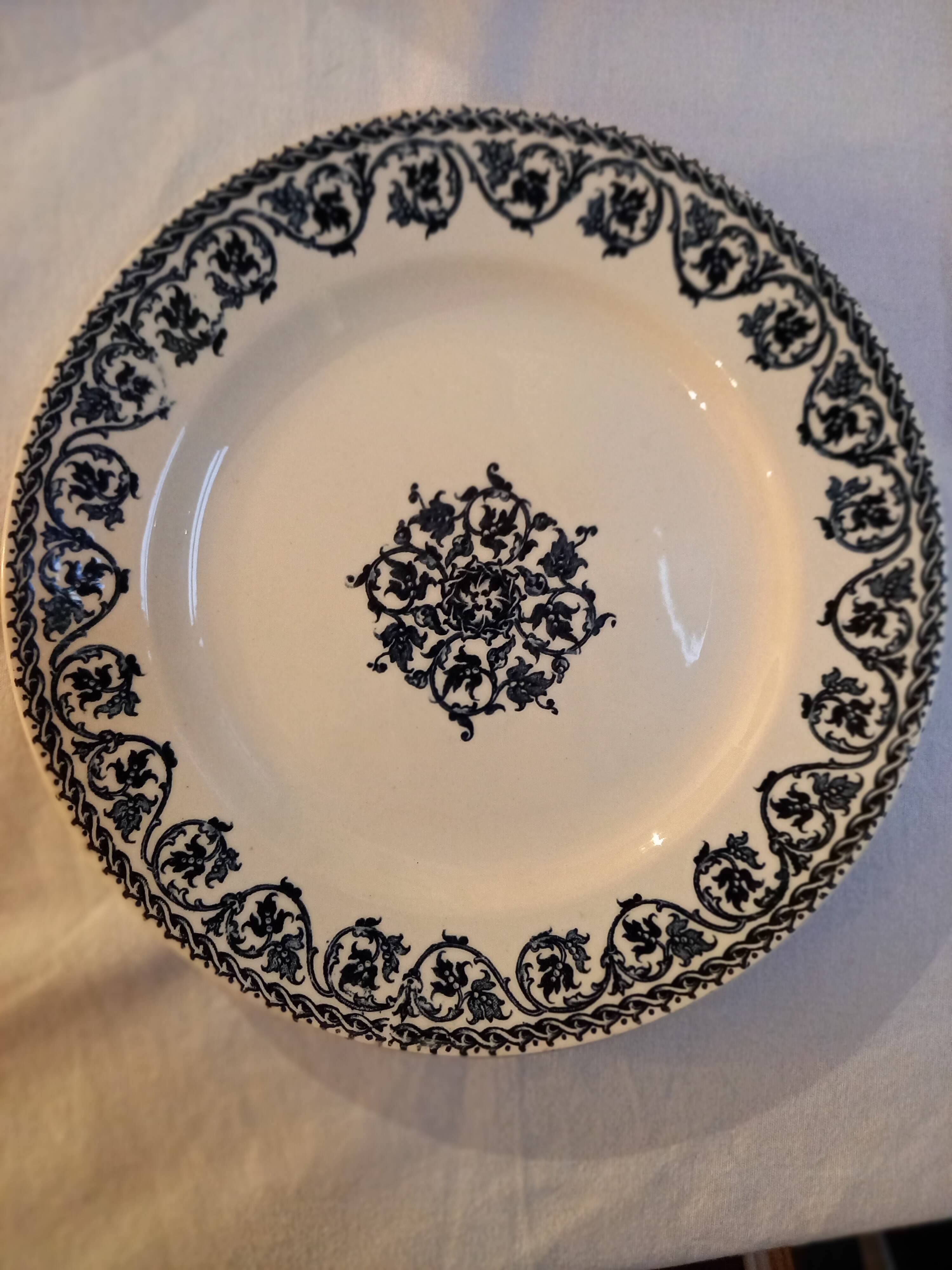 12 flat plates Terre de Fer, Brienne model, HB&CIE manufacture