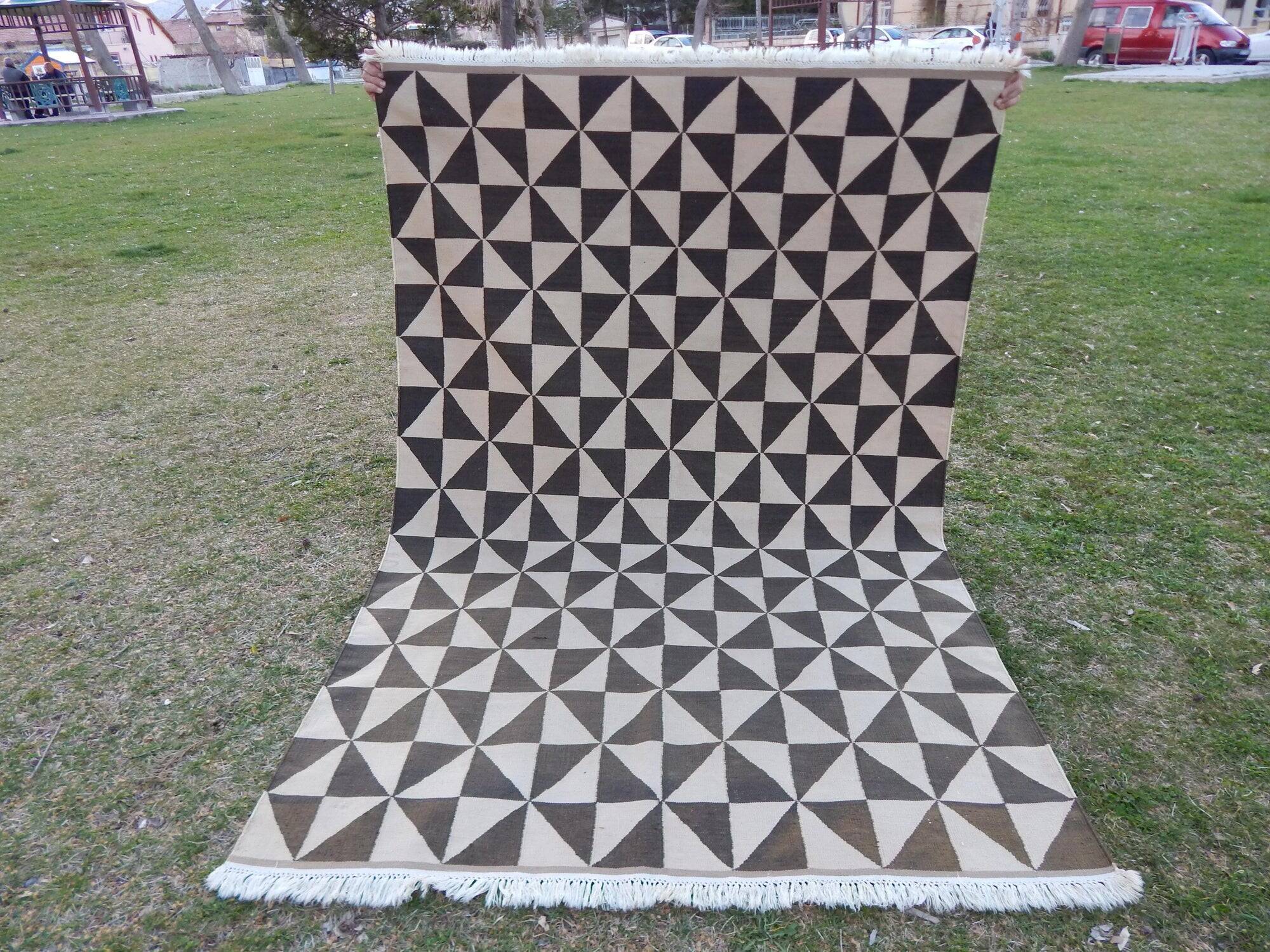 Vintage Turkish kilim, handwoven, 135x202 cm.