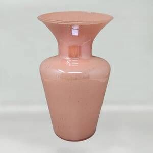 Vase antique rose soufflé en verre de Murano des années 1970 par Maestro del Vetro