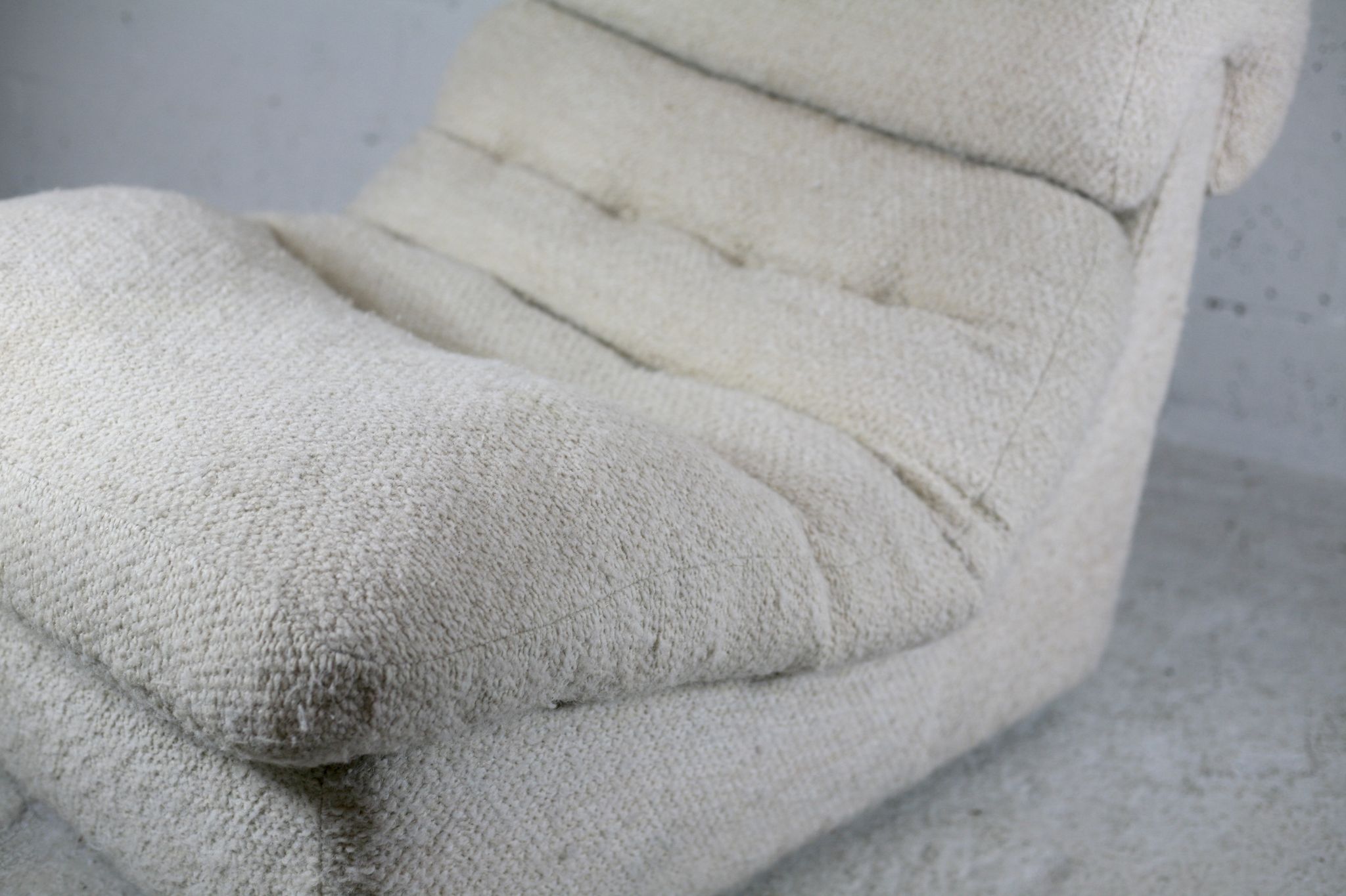 Chair "Space Age" in unbleached wool, France, circa 1970