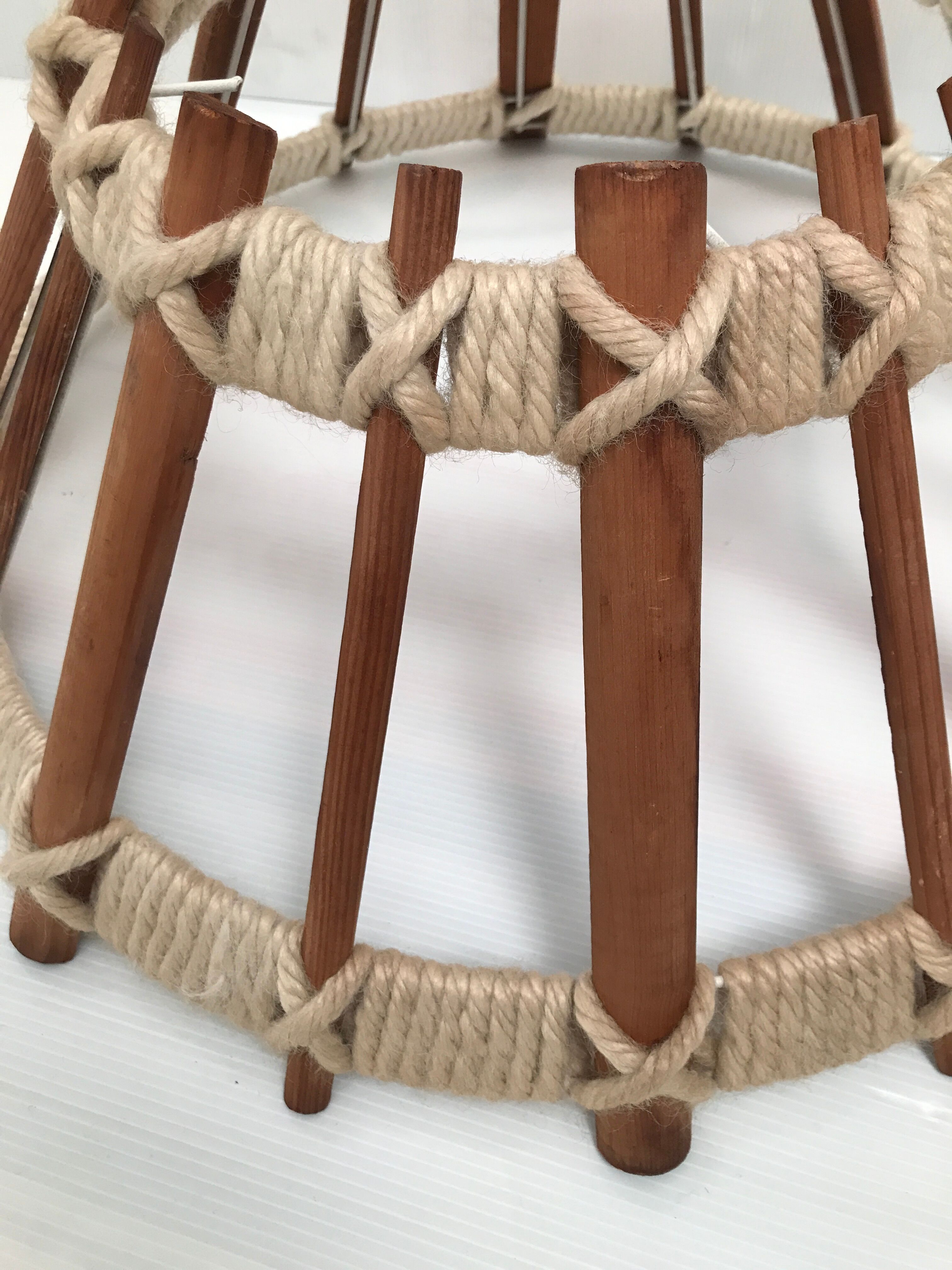 Hanging lamp in linen wood and wool