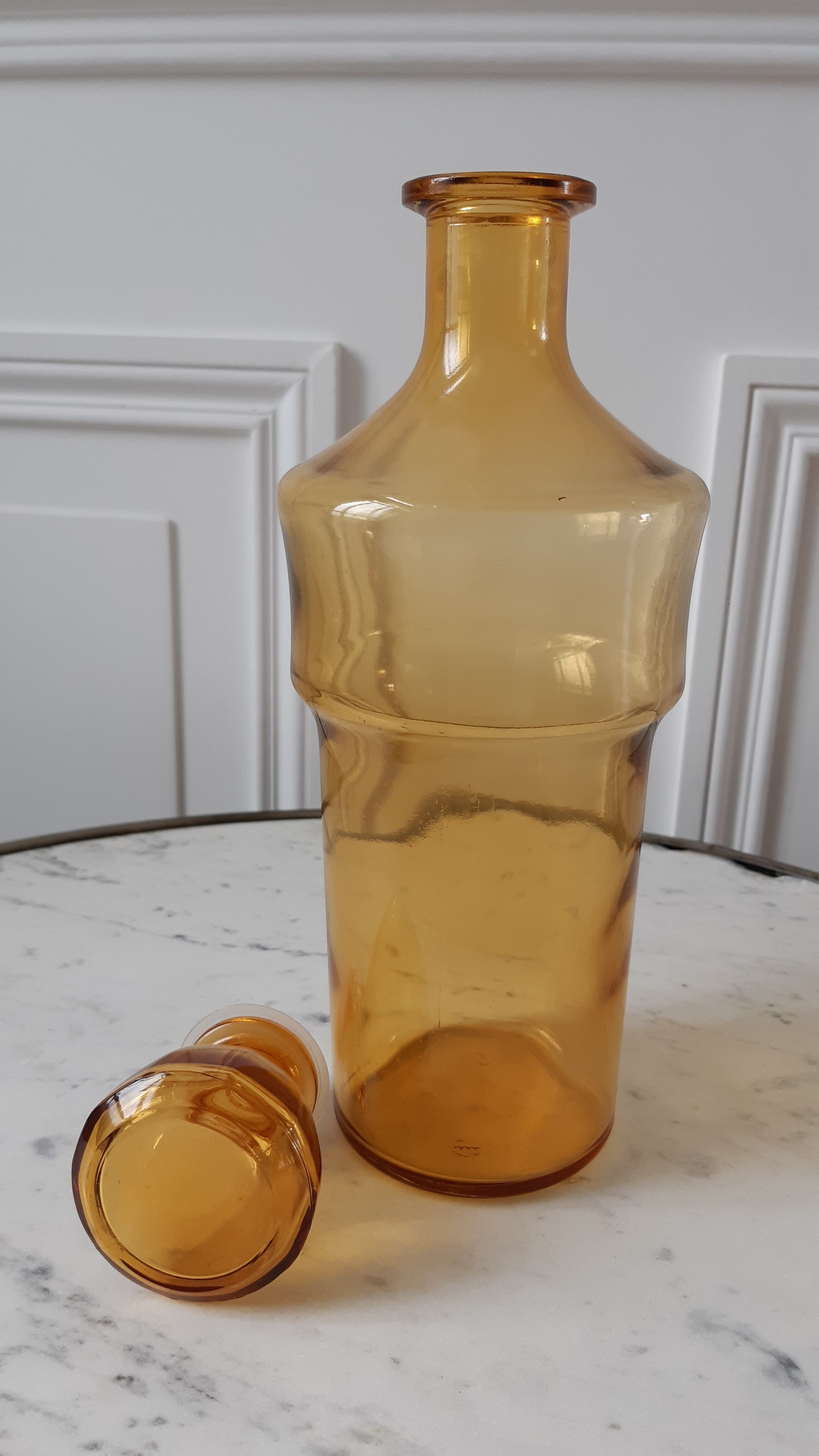 Carafe en verre ambré années 70