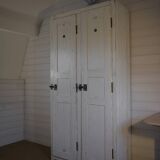 Armoire blanche en bois