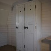 Armoire blanche en bois
