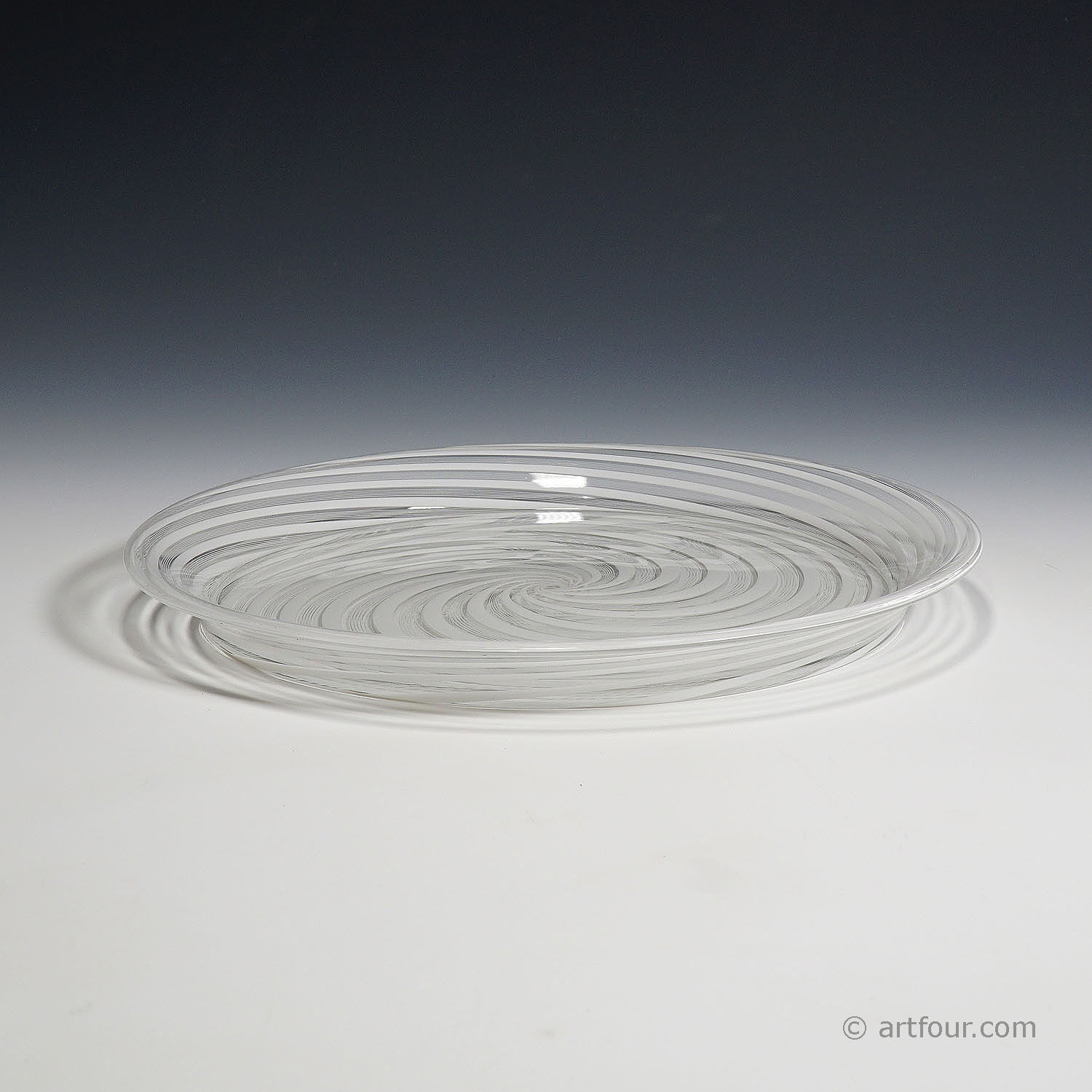 Large Murano glass art plate with filigree from the 19th century.