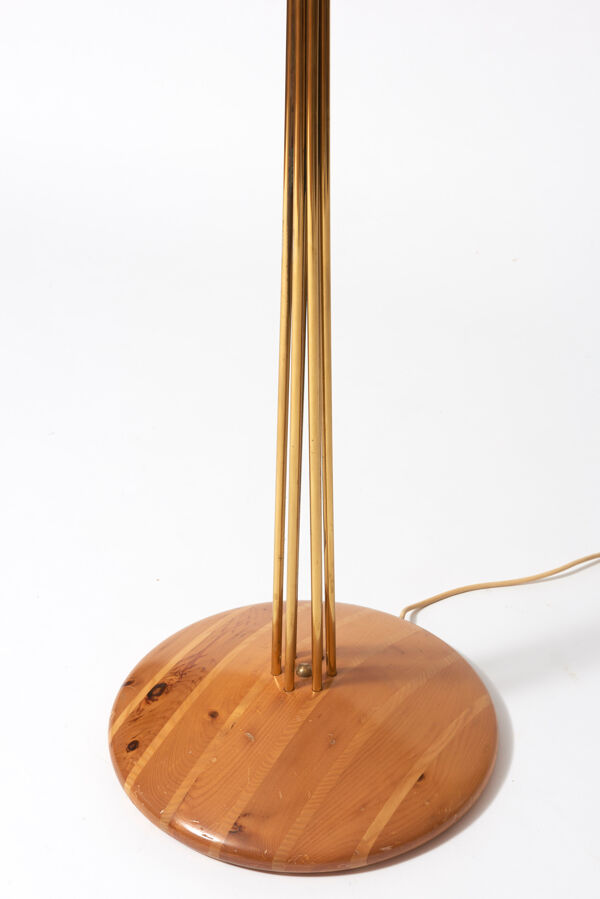 Lampadaire des années 1950 en bois clair et laiton