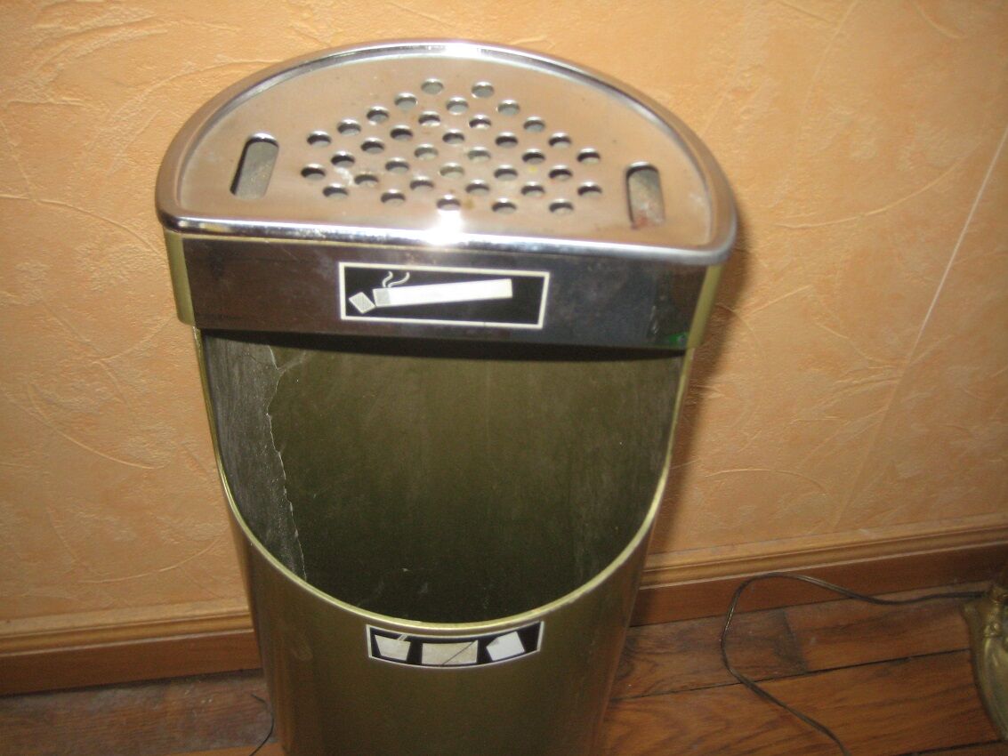 Bistro atmosphere 70, company ashtray