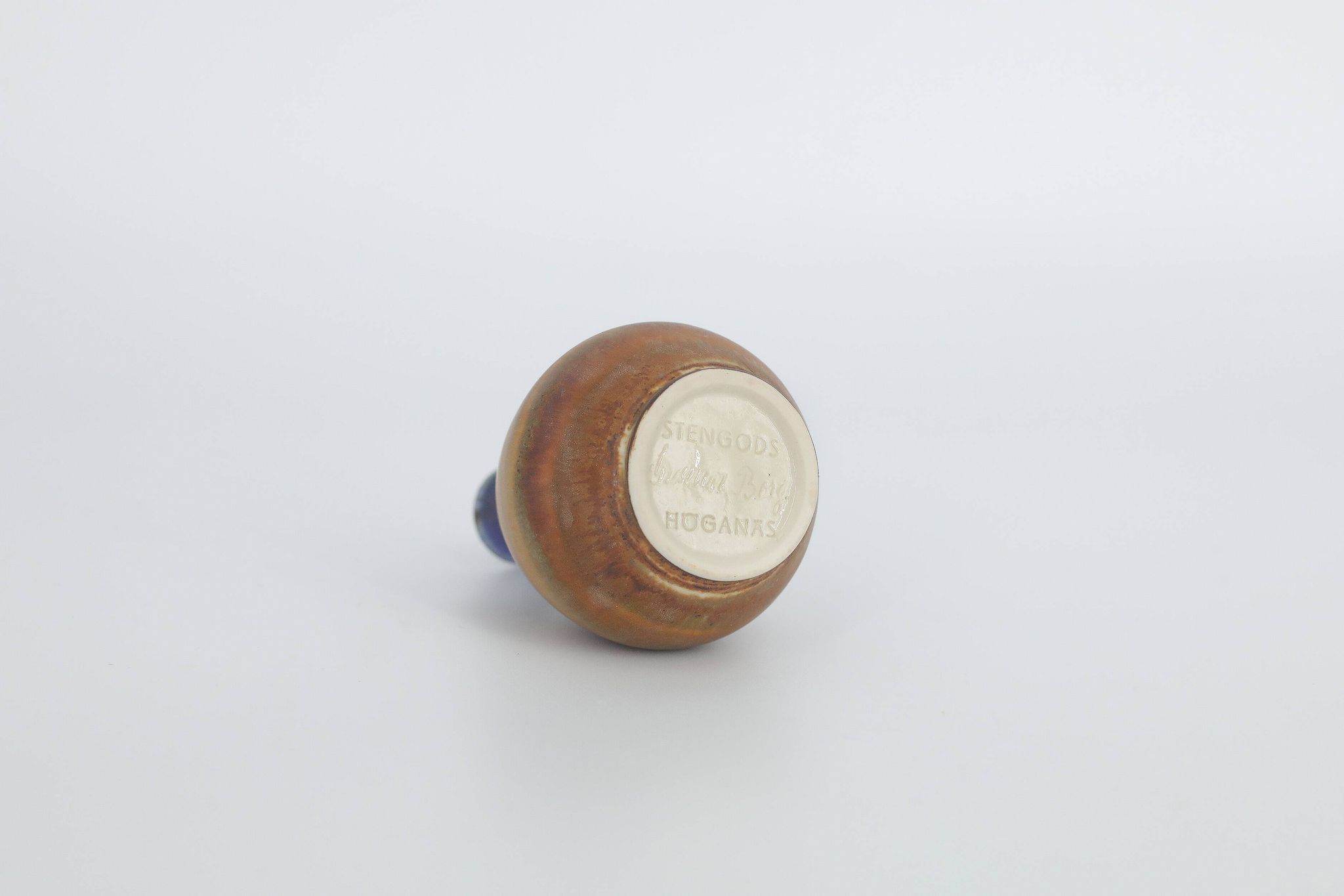 Petit vase de collection scandinave moderne du milieu du siècle en grès bleu et marron par Gunnar Borg