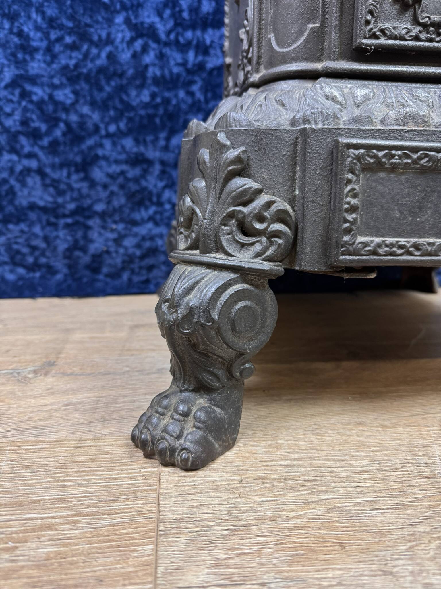 Beautiful cast iron stove, pagoda model, from Varigney in Haute Saône