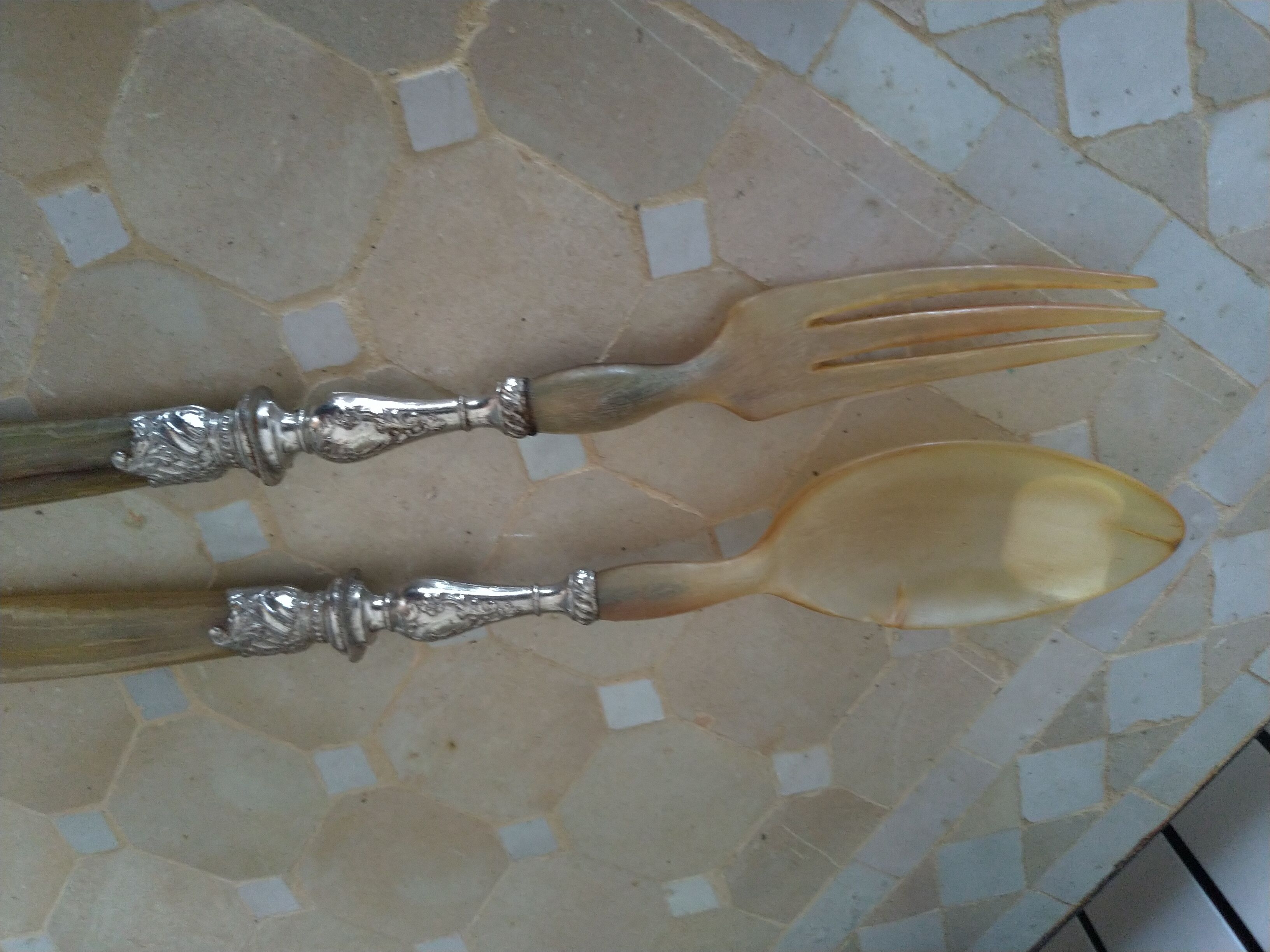 Salad cutlery