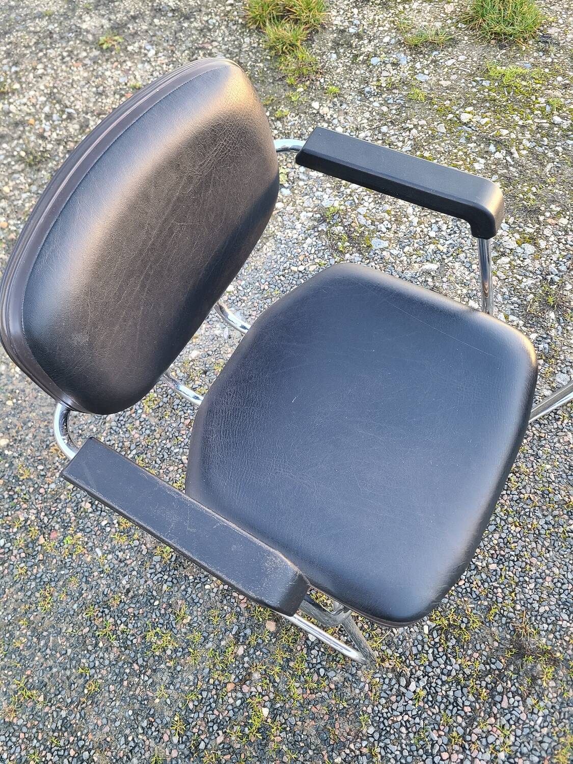 Pair of Unimob Lingua 97 armchairs