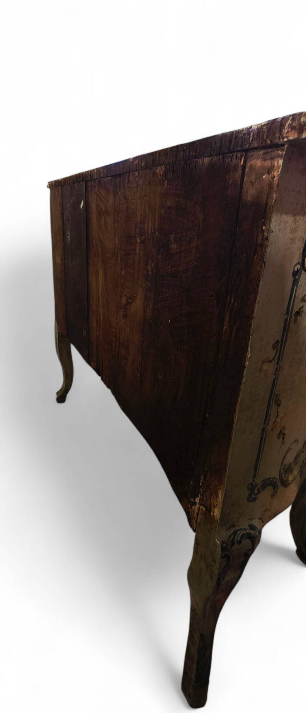 18th century Venetian chest of drawers