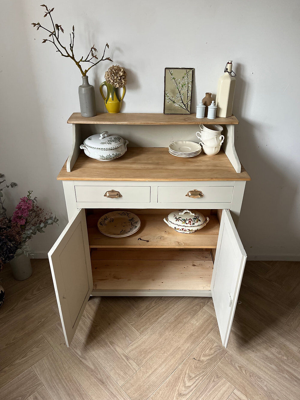 Tiered Parisian buffet