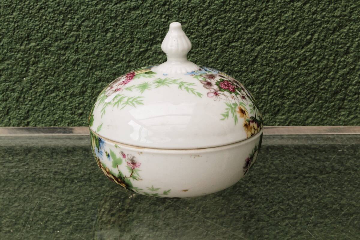 Set of 3 floral porcelain sweet jars from Paris.