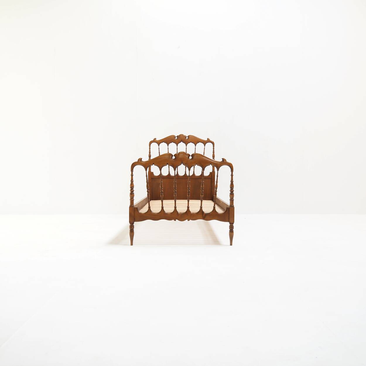 Italian Classic Chiavari Bed in Pine, 1/2