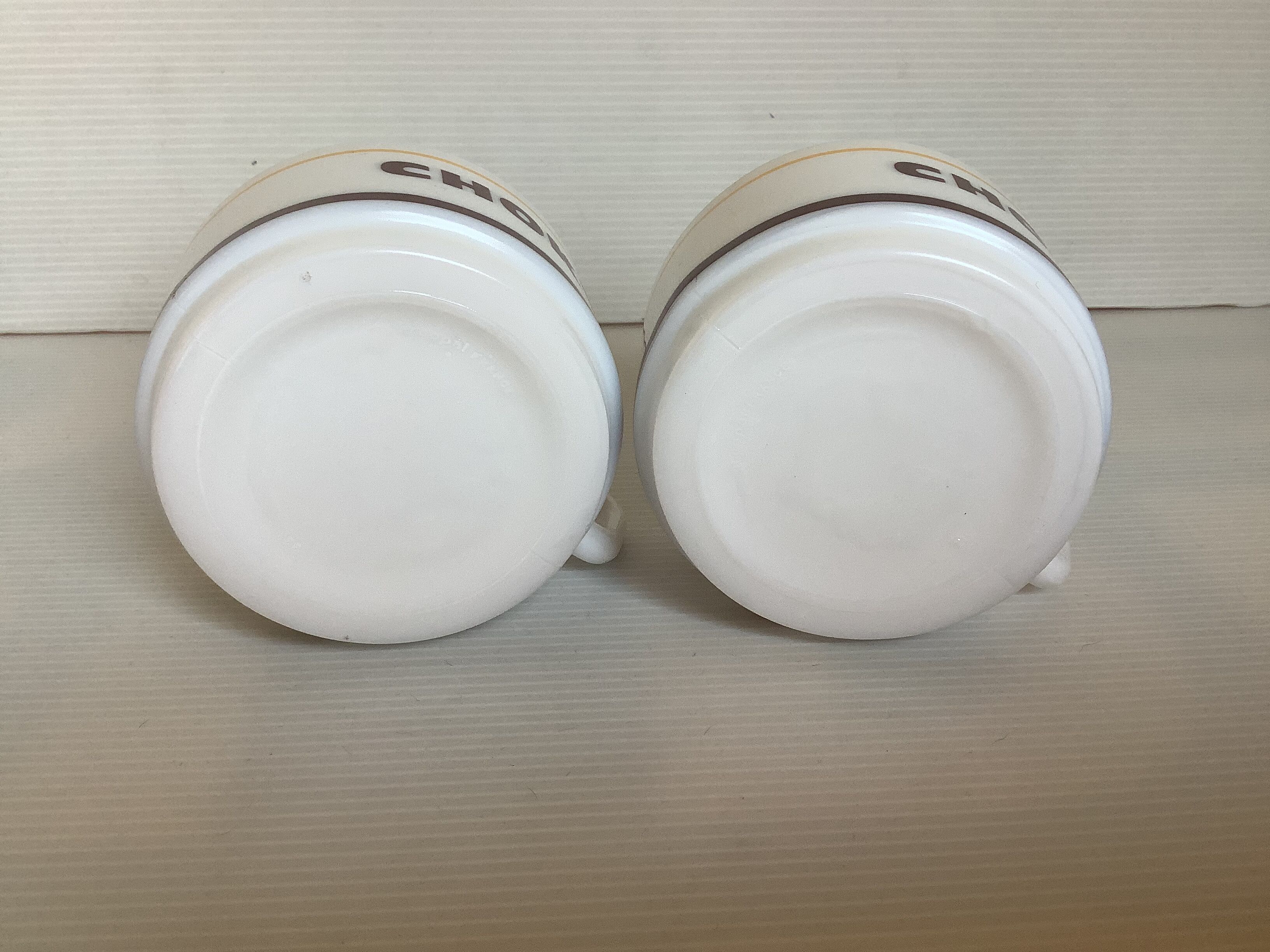 Paire de tasses choky arcopal