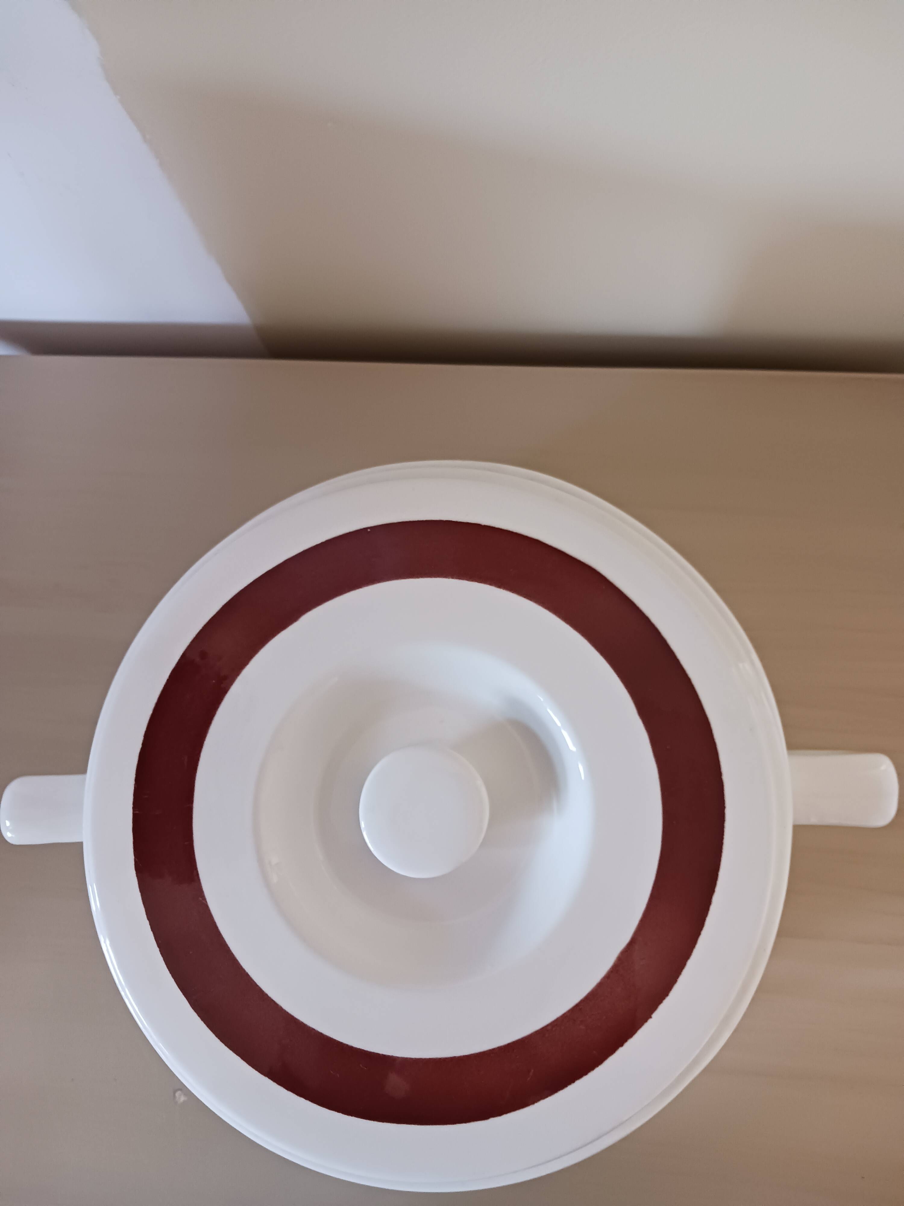 Moulin des loups vegetable dish, from Orchies in earthenware.
