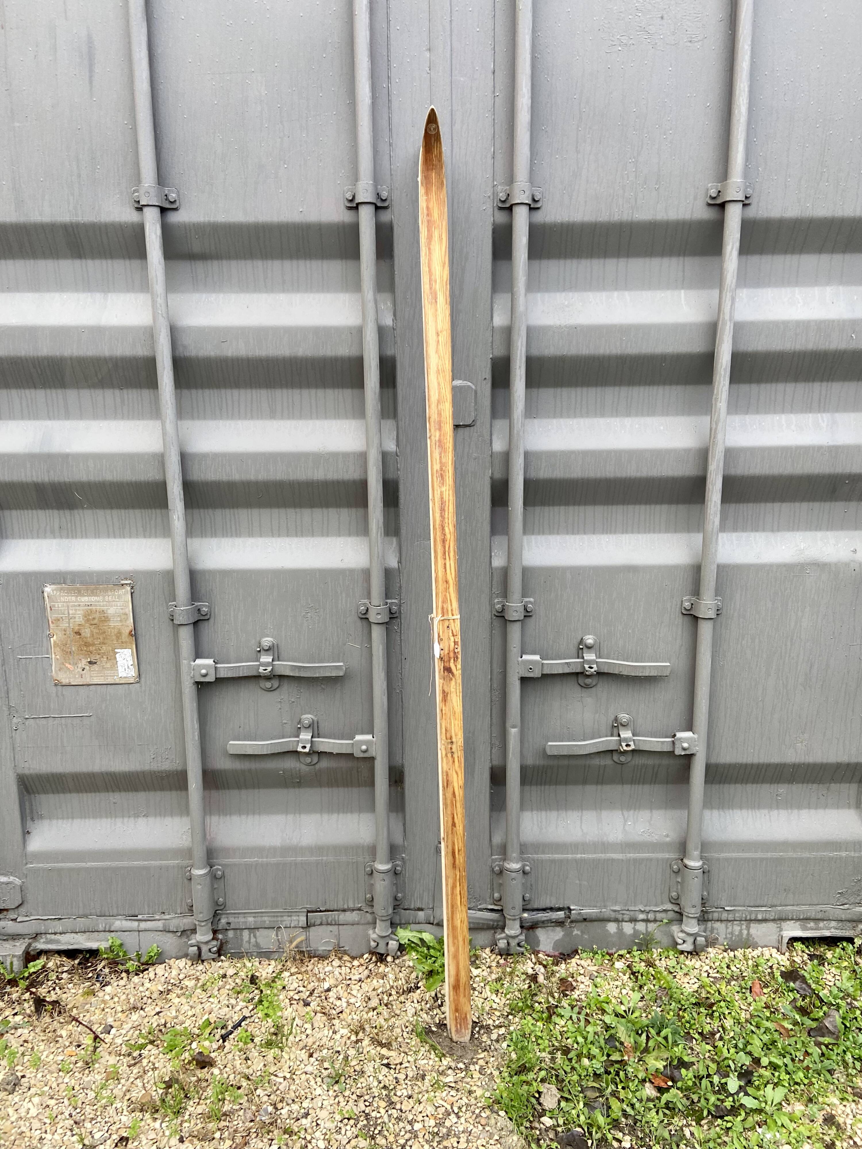 Paire skis anciens bois